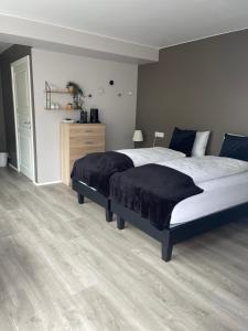 Uma cama ou camas num quarto em Hildibrand Apartment Hotel