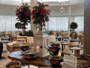 Ristorante o altro punto ristoro di King Jason Paphos - Designed for Adults by Louis Hotels