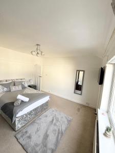 Postel nebo postele na pokoji v ubytování Westbridgeford Luxury Apartments