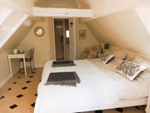 Postel nebo postele na pokoji v ubytování Maison d'hôtes La Danasha