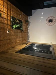 Kuchyň nebo kuchyňský kout v ubytování Loft cosy, bain à bulle et garage privé