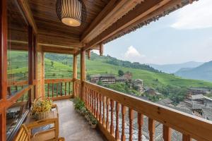 Nespecifikovaný výhled na hory nebo výhled na hory při pohledu z hotelu