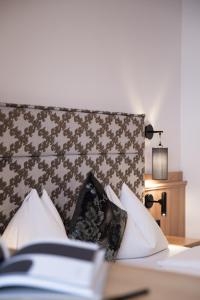 Postel nebo postele na pokoji v ubytování Landhotel Zellerhof