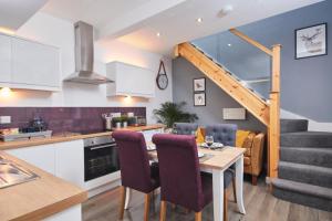 a kitchen and dining room with a table and chairs at Gateway Mews - Self Check-In, Self-Catering Apartments Near EMA in Kegworth