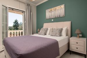 Ένα ή περισσότερα κρεβάτια σε δωμάτιο στο La Catalina Villa +60 φωτογραφίες