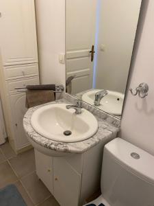 Koupelna v ubytování La Solangette, petite maison confortable et calme