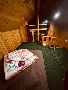 Foto sihtkohas Jibhi asuva majutusasutuse Tree House galeriist