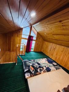 Foto sihtkohas Jibhi asuva majutusasutuse Tree House galeriist