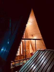 Foto sihtkohas Jibhi asuva majutusasutuse Tree House galeriist