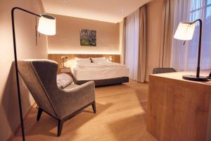 Ein Bett oder Betten in einem Zimmer der Unterkunft Seehotel Maria Laach