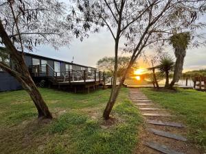 Východ nebo západ slunce při pohledu z luxury tent nebo okolí