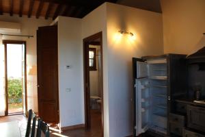 Kuchyňa alebo kuchynka v ubytovaní Casa "Ale" con piscina comune e bellissimo giardino a 5 minuti dal mare