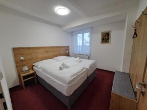 Postel nebo postele na pokoji v ubytování Penzion U Cyrila