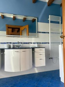 Kuchnia lub aneks kuchenny w obiekcie Cosy house with jacuzzi in Zugarramurdi