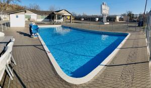 Bazén v ubytování Sun Valley Motel Junction nebo v jeho okolí