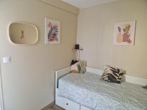 a bedroom with a bed and a mirror on the wall at studio rénové à Conches in Conches-en-Ouche