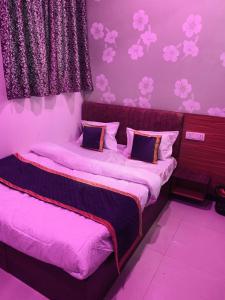 Katil atau katil-katil dalam bilik di Dewda hotel & restaurant