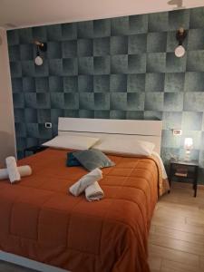 a bedroom with a large orange bed with a wall at La Petite Maison in Naples
