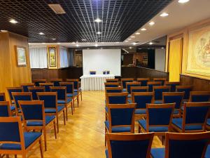 a room with rows of chairs and a podium at Hotel Les Jumeaux Courmayeur in Courmayeur