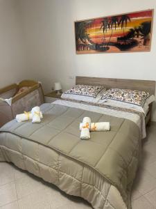 two beds with stuffed animals on them in a bedroom at La casa dar braschi in Il Prato