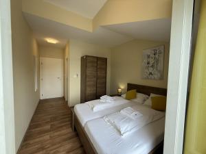 Afbeelding uit fotogalerij van Max Gastro Beach House in Marina