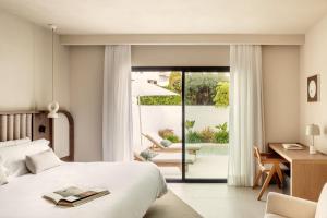 Posteľ alebo postele v izbe v ubytovaní Anfitrión Villas & Suites + 30 fotografií