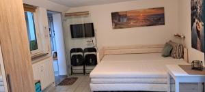 Ein Bett oder Betten in einem Zimmer der Unterkunft Private 1-2,5 -Zimmer-Wohnung mit Terrasse
