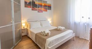 Postel nebo postele na pokoji v ubytování 5 Min dal Mare Centro Wi-fi & Balcone