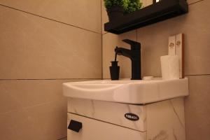 a bathroom with a white sink and a toilet at استديو انيق بـ دخـول ذكي in Riyadh +10 photos