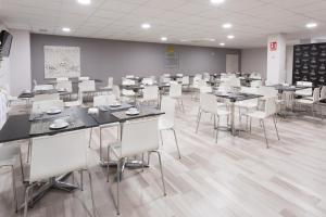 Un restaurante o sitio para comer en Hotel Familia Conde