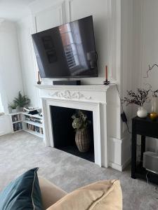 TV a/nebo společenská místnost v ubytování Spacious 2B Flat in Clement House