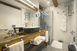 Koupelna v ubytování Michaelson Boutique Hotel & SPA Brícoła