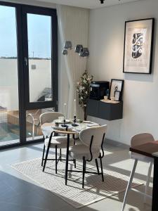a dining room with a table and chairs in a room at Private Pool Villa Rawaq Chalet in Āsam