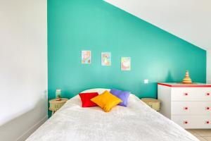 Ένα ή περισσότερα κρεβάτια σε δωμάτιο στο Le charmant - T3 - Montluel +2 φωτογραφίες