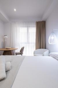 Postel nebo postele na pokoji v ubytování Lôla Suites by Concept Flats