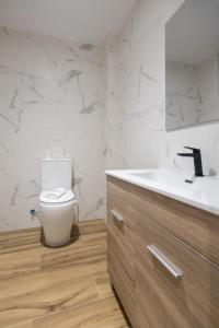 Koupelna v ubytování Lôla Suites by Concept Flats