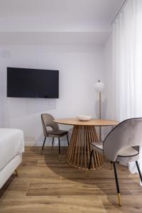 TV a/nebo společenská místnost v ubytování Lôla Suites by Concept Flats