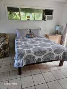 Yonegan Maui Getaways - Haiku客房内的一张或多张床位