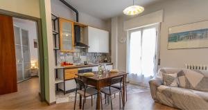 Kuchyň nebo kuchyňský kout v ubytování 5 Min dal Mare Centro Wi-fi & Balcone