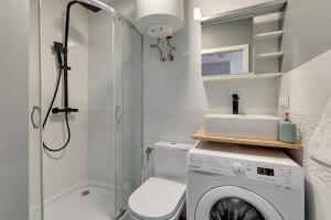 a bathroom with a washing machine and a shower at Gdynia Campus in Gdynia +37 photos