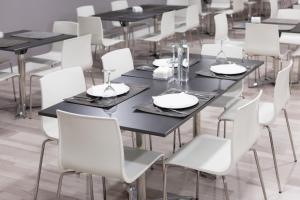 Un restaurante o sitio para comer en Hotel Familia Conde