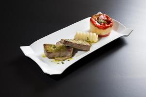 Comida en o cerca de este hotel