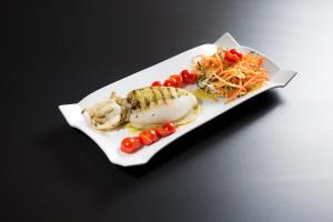 Comida en o cerca de este hotel
