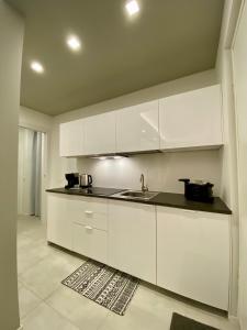 Kuchyň nebo kuchyňský kout v ubytování NEW Residenza le Essenze - i 7 Laghi