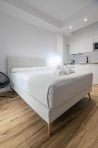 Postel nebo postele na pokoji v ubytování Lôla Suites by Concept Flats