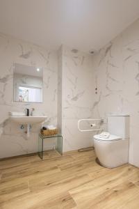 Koupelna v ubytování Lôla Suites by Concept Flats