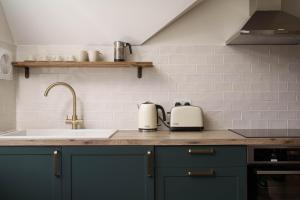 a kitchen with two toasters on a counter at Modern Central one Bedroom Apartment in Penzance in Penzance