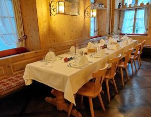 Restoran või mõni muu söögikoht majutusasutuses Hotel Franziskaner