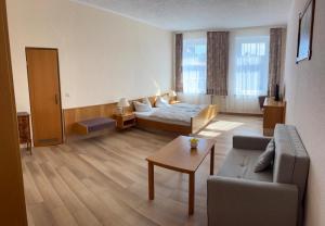 Postel nebo postele na pokoji v ubytování Hotel Goldenes Schiff