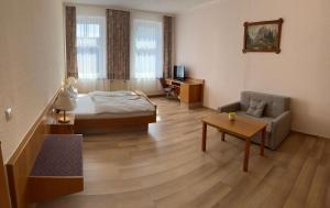 Postel nebo postele na pokoji v ubytování Hotel Goldenes Schiff